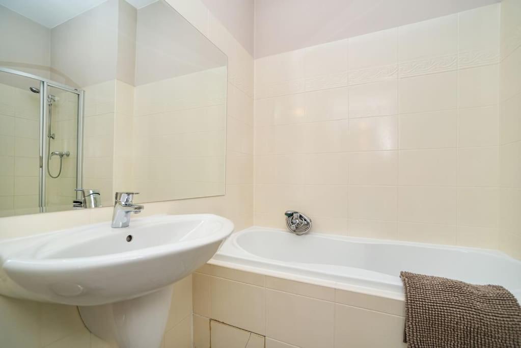 Large And Modern Apartment In The Heart Of ปราก ภายนอก รูปภาพ