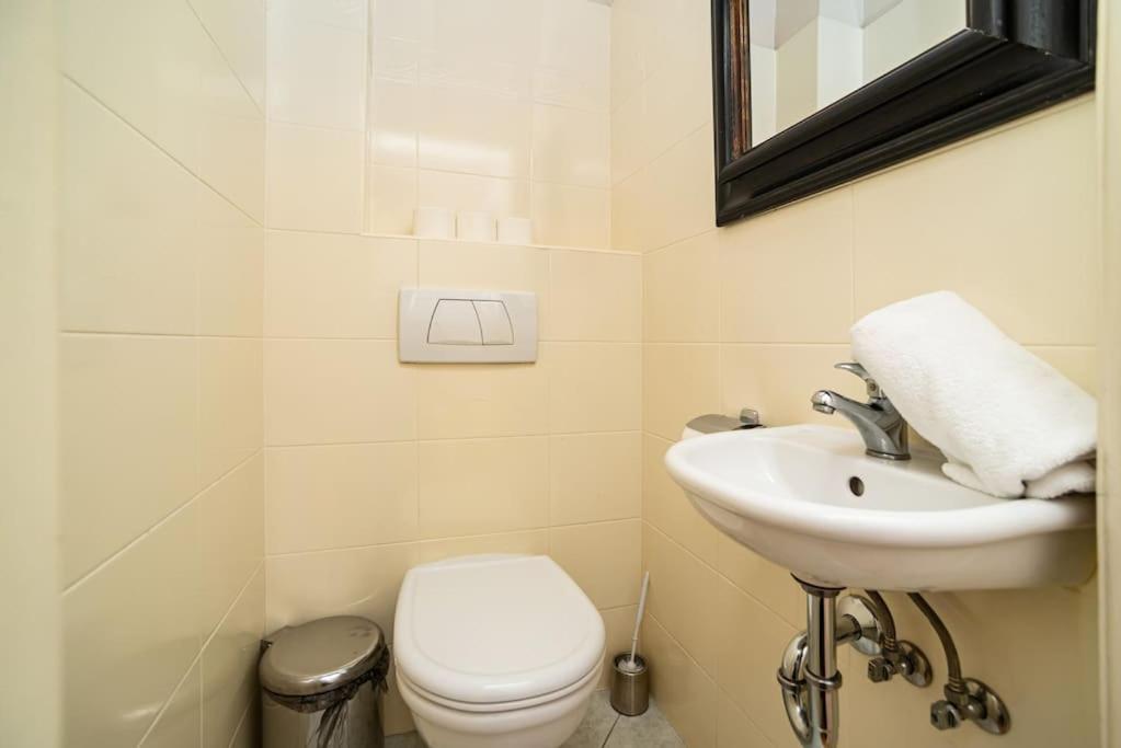 Large And Modern Apartment In The Heart Of ปราก ภายนอก รูปภาพ